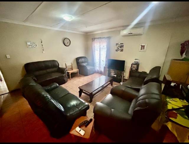 3 BEDROOM HOUSE FOR SALE IN VANDERBIJLPARK CE 2